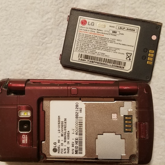 Vintage phone  See all pictures!!!  This does have damage to one corner - Picture 2 of 12